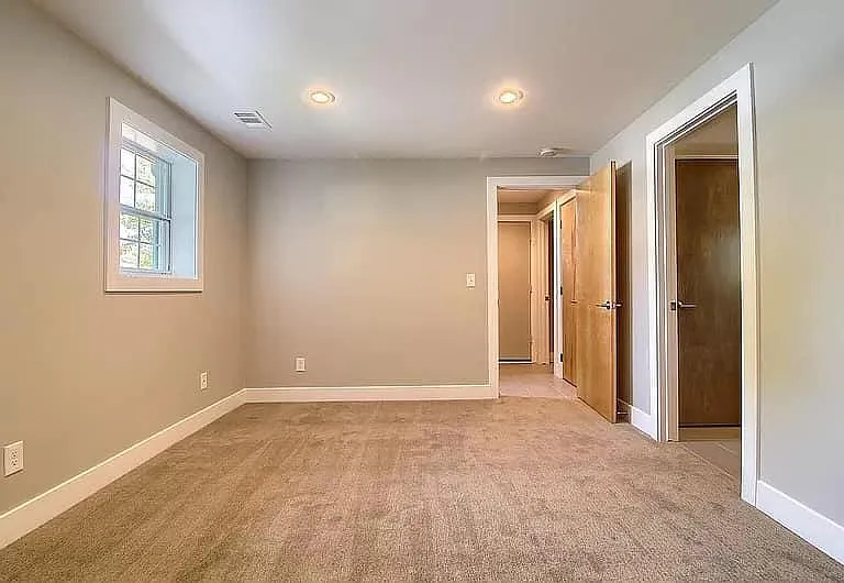 559 London Ave — Photo 7