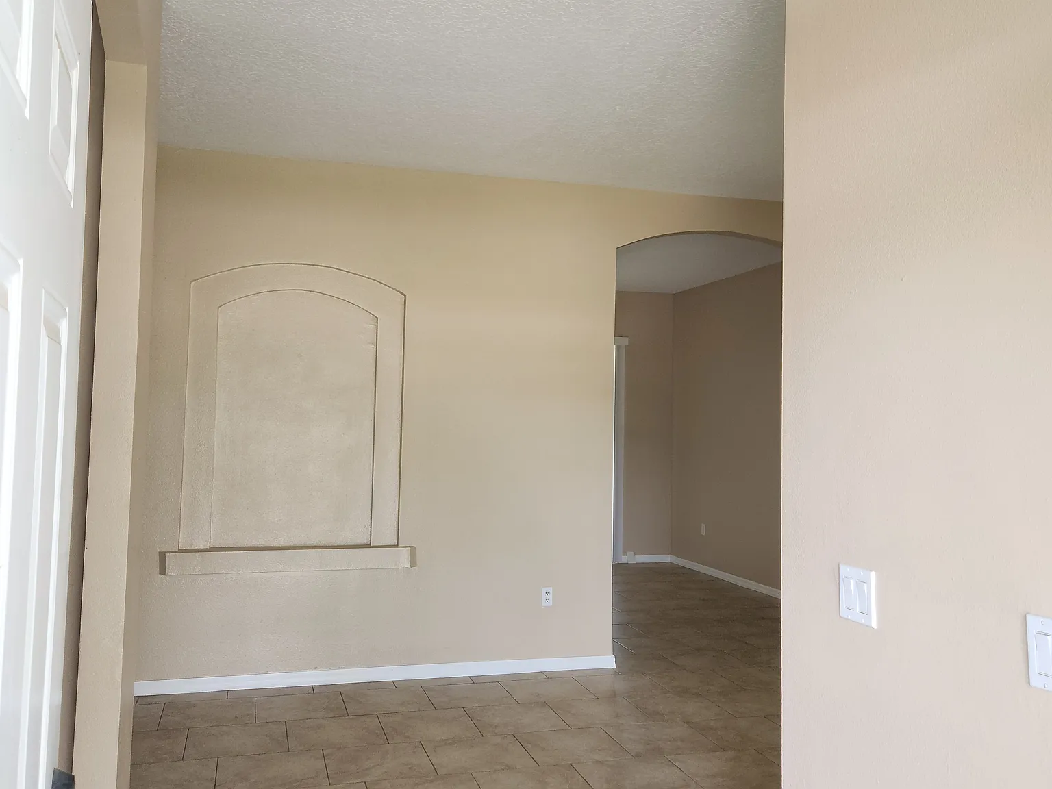3 bed, 2125 sqft, $2,200 — Photo 4