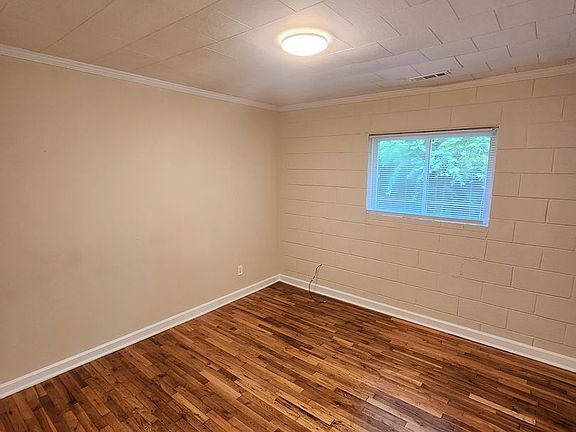 4th image of 102 Dickerson Ct