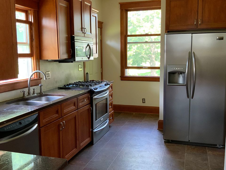 2nd image of 4157 Davenport St