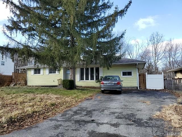 2nd image of 21 Lenape Rd