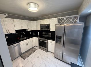 900 NE 195th St APT 716, Miami, FL 33179