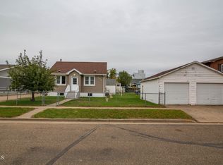 205 3rd St NE, Hazen, ND 58545