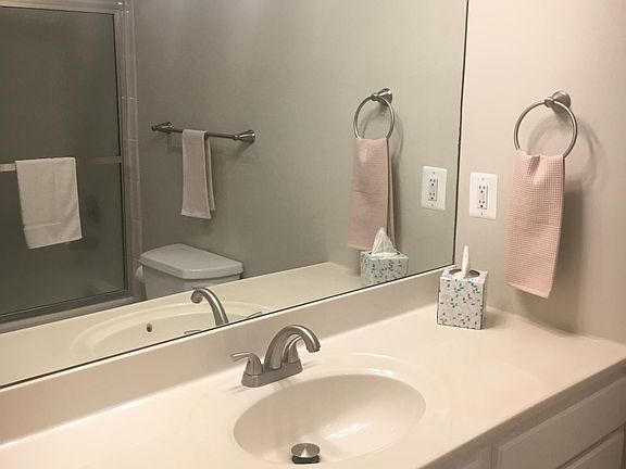Hall bath - full size