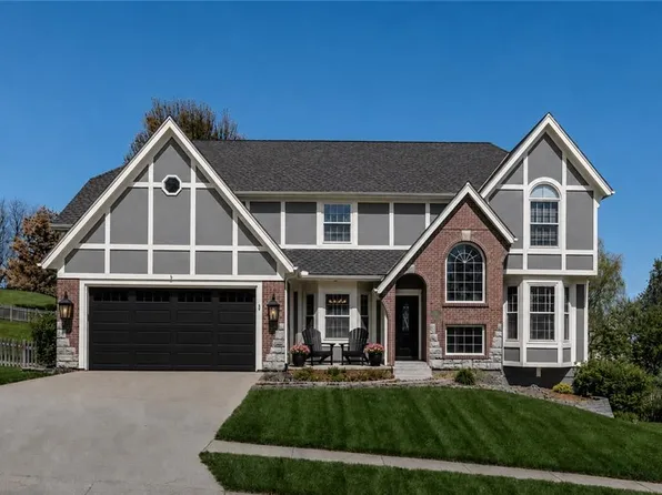 5508 Meadow Lk, Parkville, MO 64152