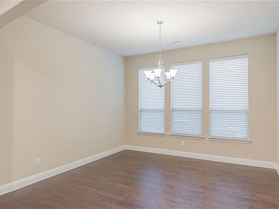 5th image of 4112 Portola Dr