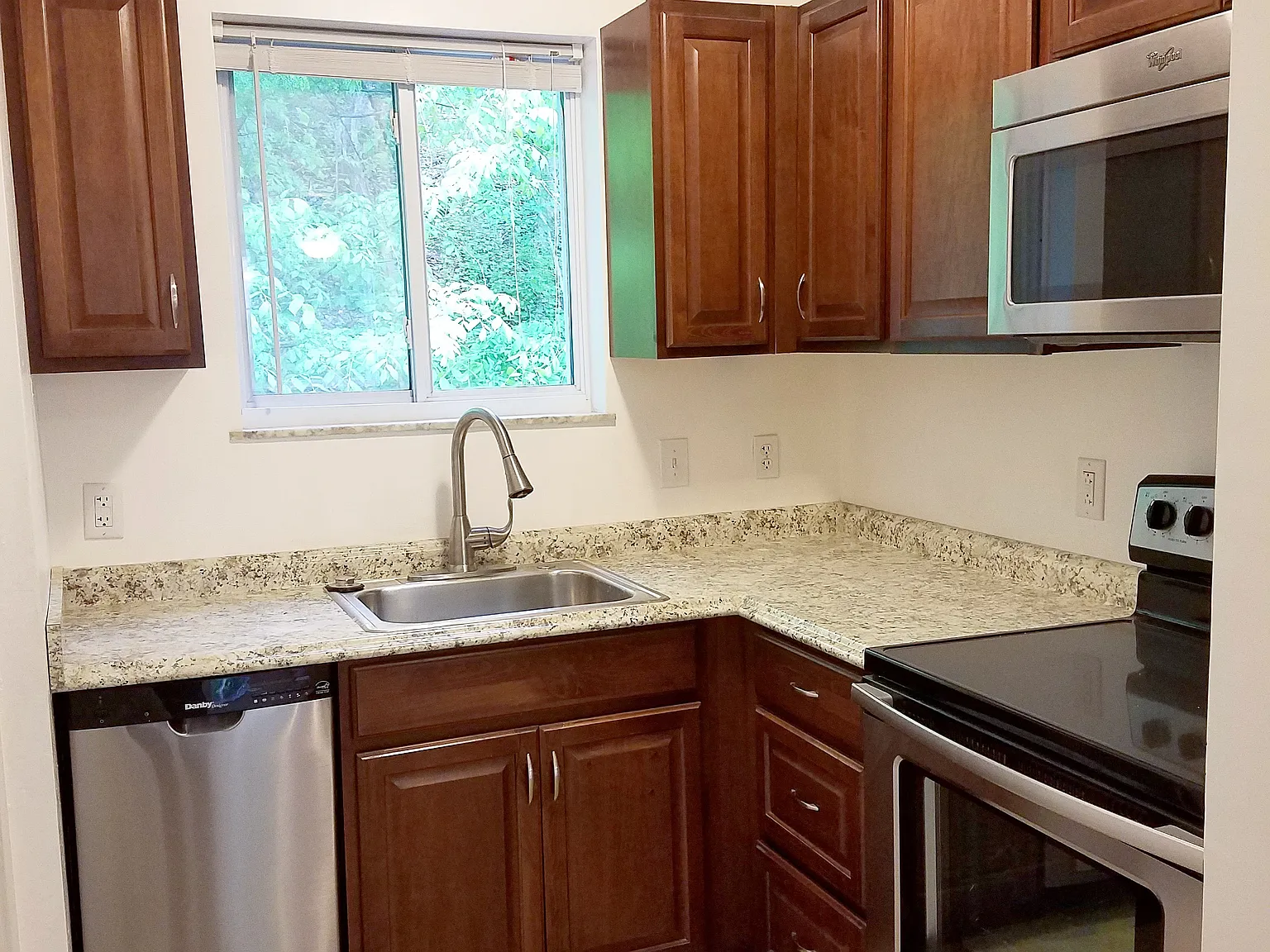 2 bed, 650 sqft, $1,015 — Photo 3