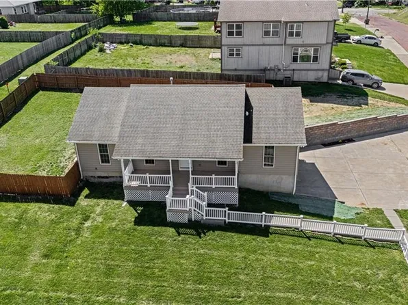 717 S 5th St, Atchison, KS 66002