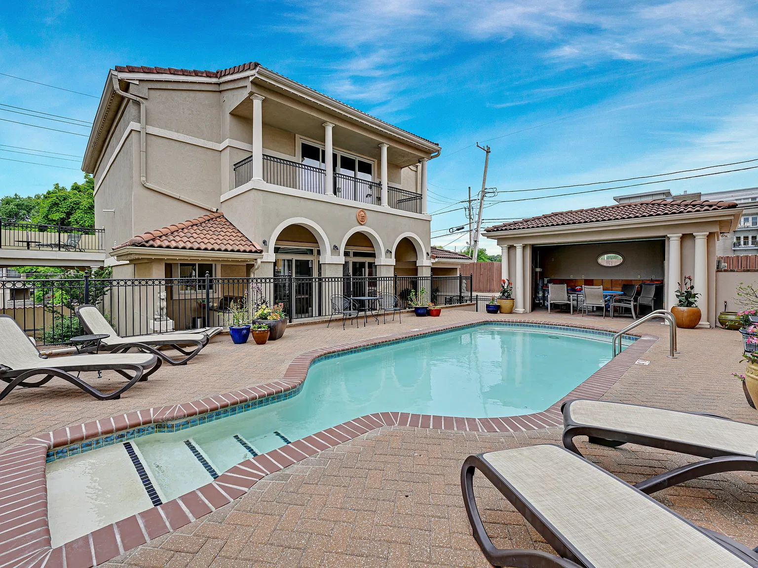 4 bed, 3542 sqft, $6,000 — Photo 4