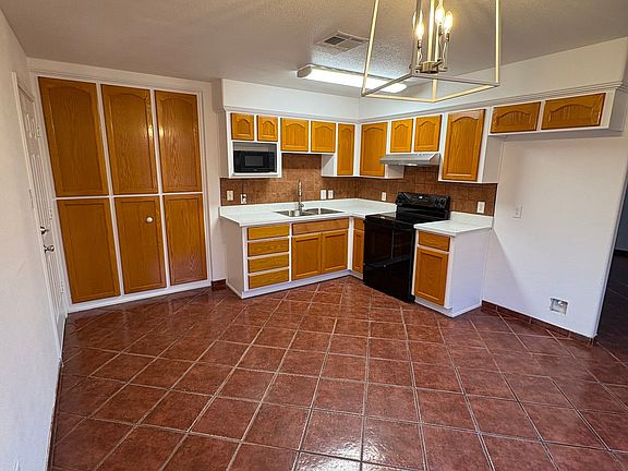 3rd image of 574 N Bernal Dr