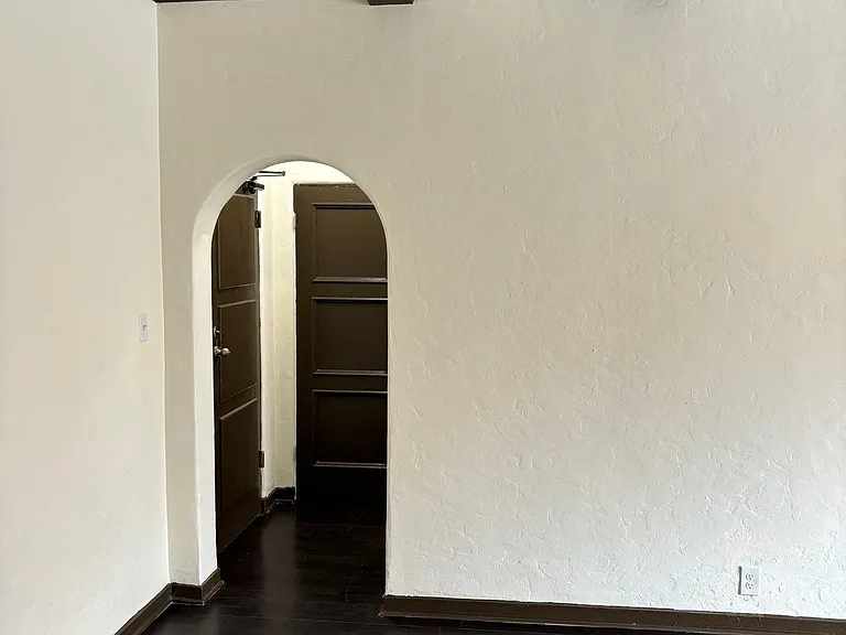 Chateau Alto Nido Apartments — Photo 27