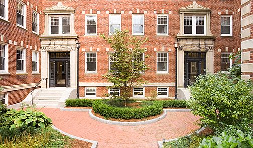 Chauncy Court - Courtyard