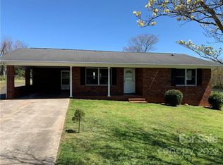 201 Riverhills Dr, Morganton, NC 28655