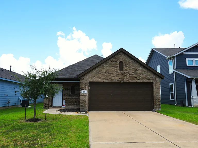 233 Laura Leigh Ln — Photo 1