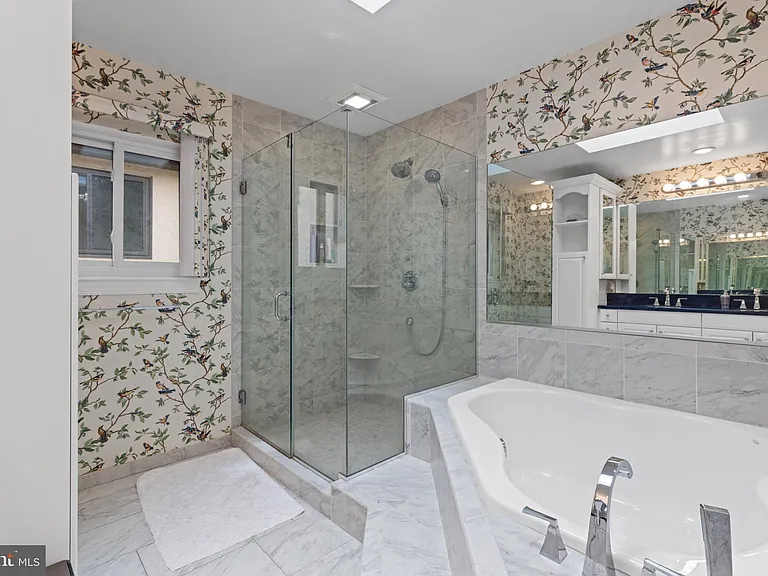130 Sayre Dr — Photo 21