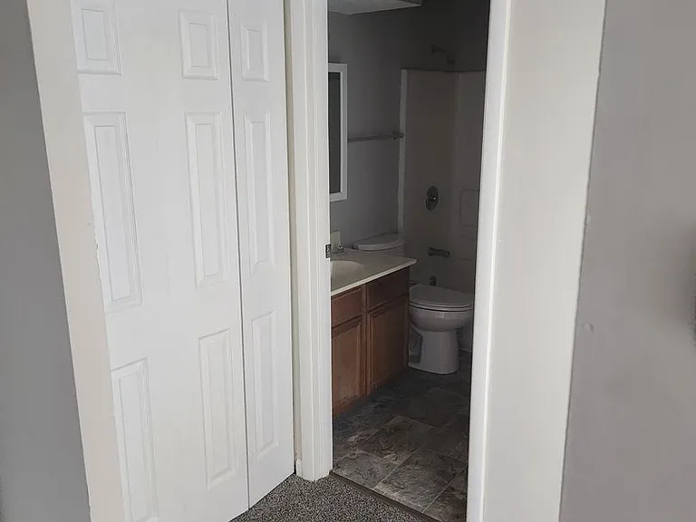 Pleasant Court Apartments — Photo 29