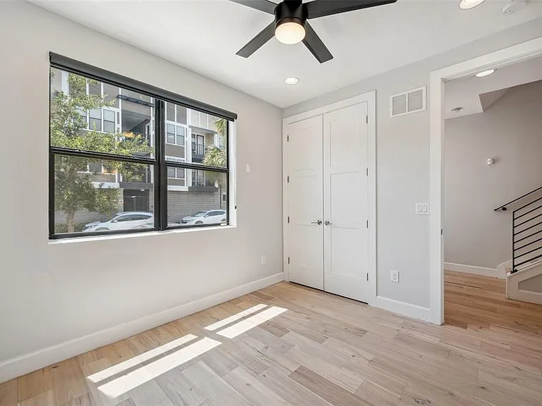 401 N Oregon Ave #9 — Photo 5