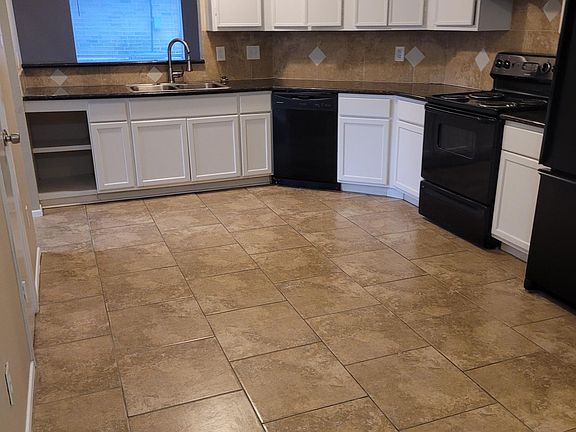 3rd image of 8123 Swan Meadow Ln