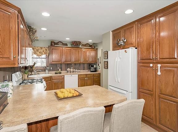 2nd image of 1775 Samantha Ln
