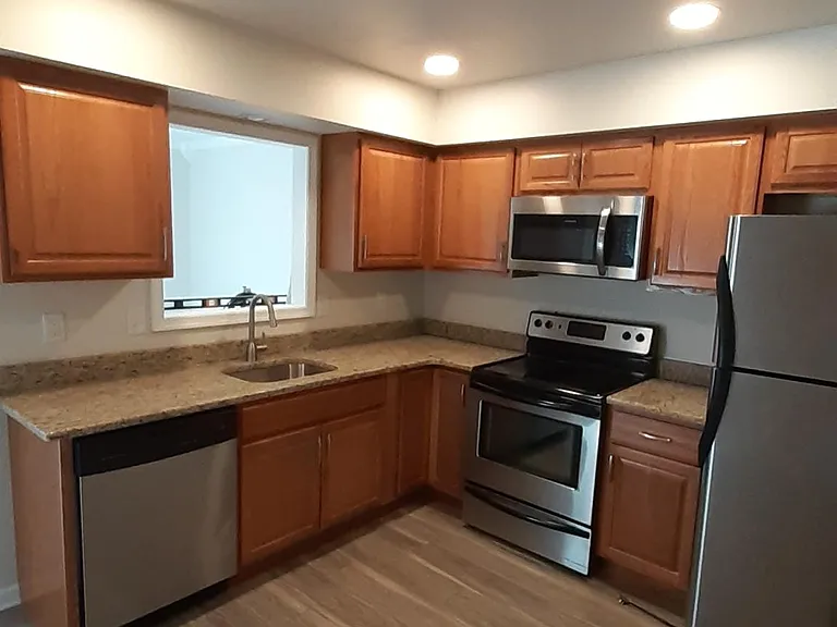 3504 Canterbury Ct — Photo 15