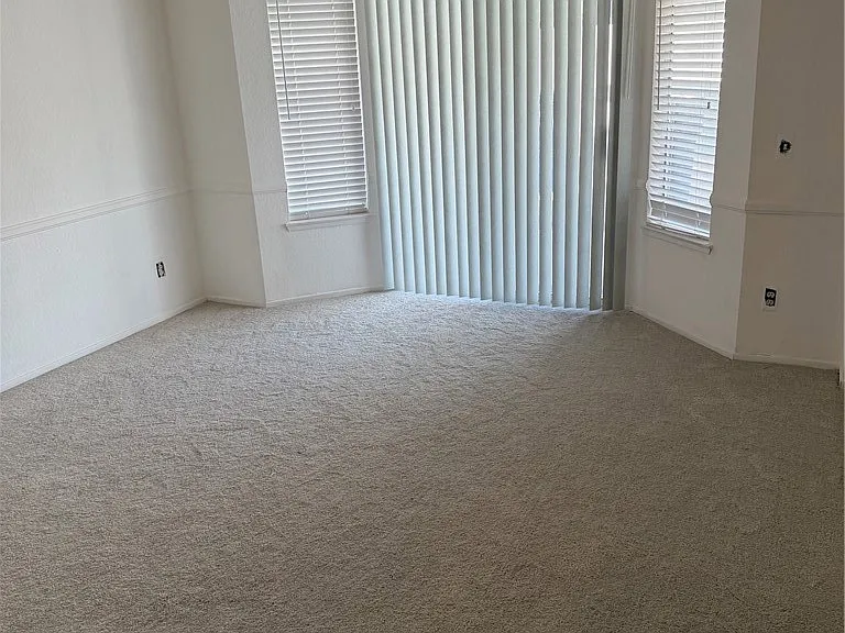2211 S Walker Ave — Photo 12
