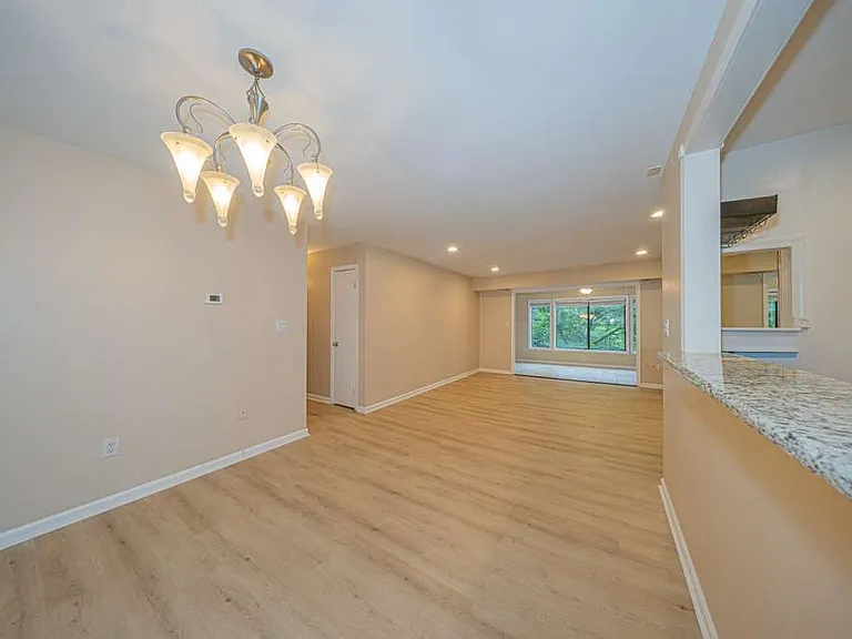 2218 Hunters Run Dr — Photo 6