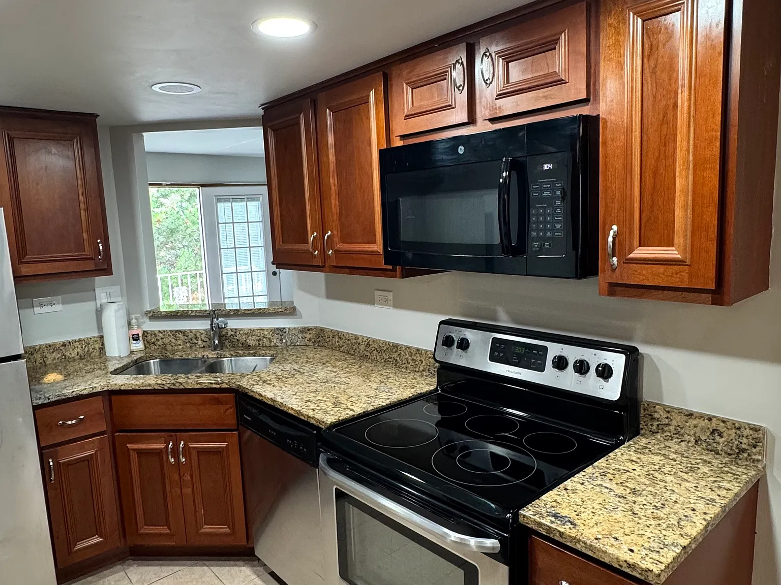 2 bed, 1000 sqft, $1,800 — Photo 3