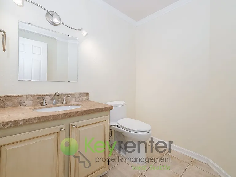 9522 1st Ave NE #B8 — Photo 15