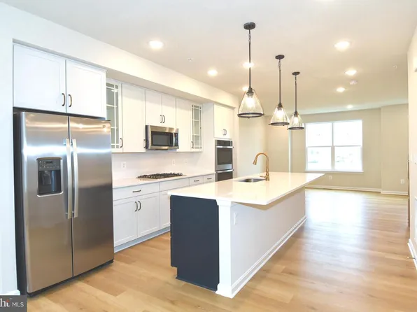 402 Matlock Ln, Frederick, MD 21701