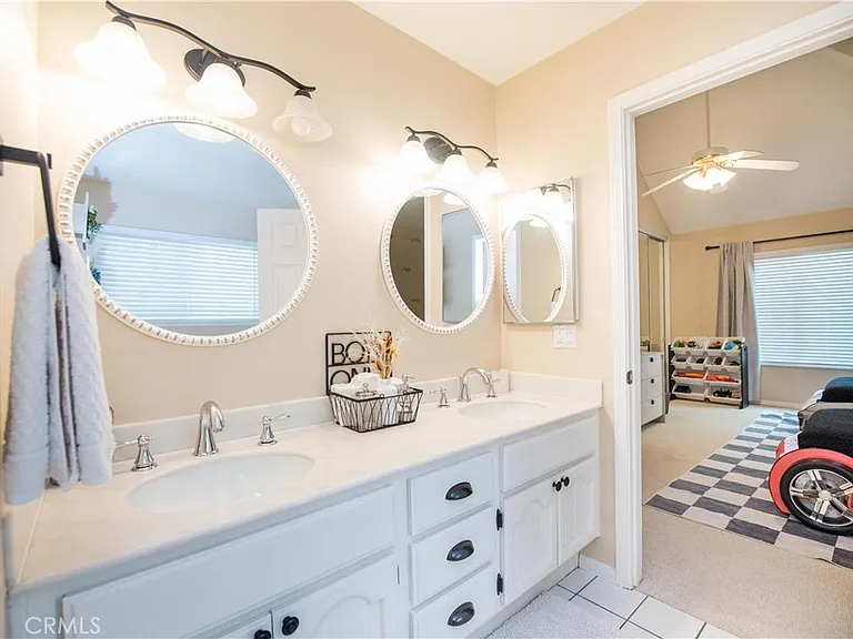270 S Riverwood Cir — Photo 43