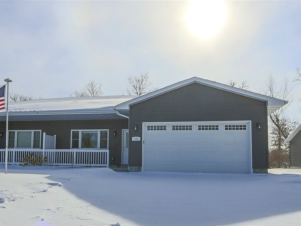 1st image of 704 Clair St