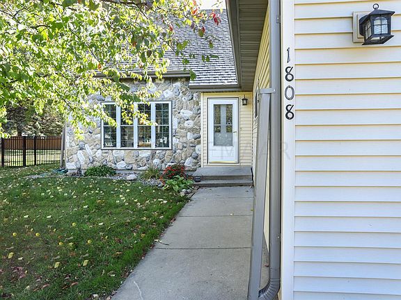 3rd image of 1808 Park Blvd S