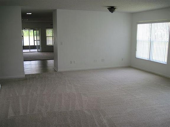 3rd image of 110 Somerset Oaks Ct