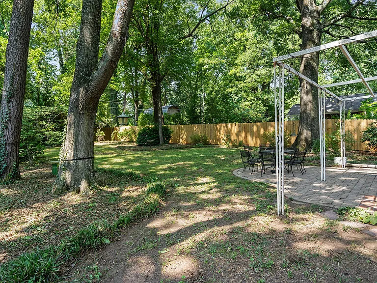 2126 Arnold Dr — Photo 21