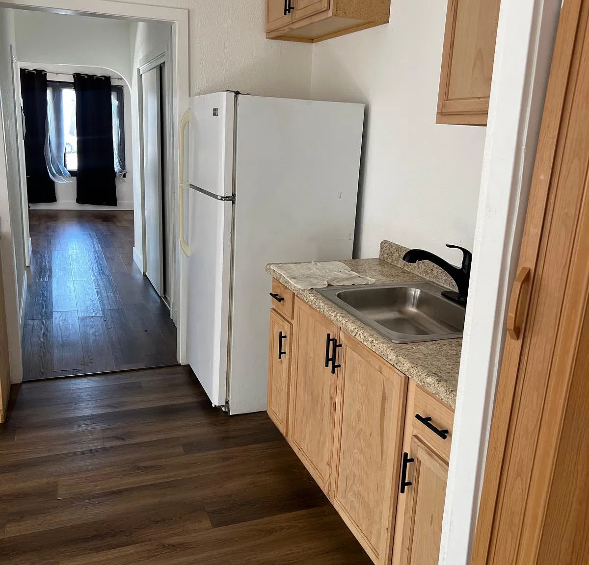 1039 N Pershing Ave — Photo 3