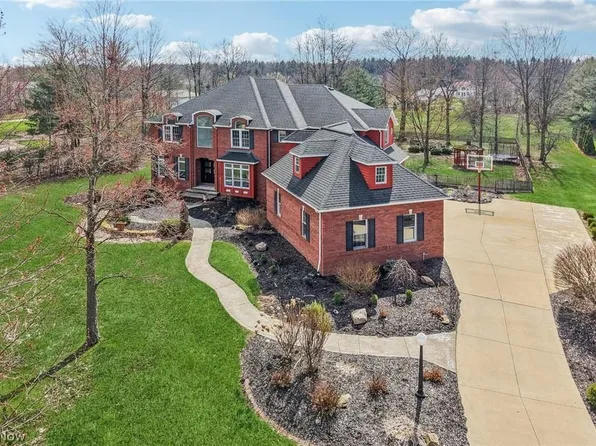 2344 Country Brook Dr, Hinckley, OH 44233