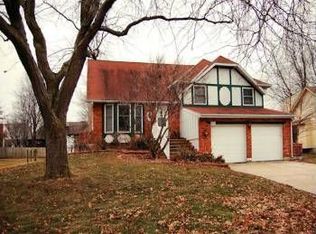 2101 E Sleepy Hollow Dr, Olathe, KS 66062