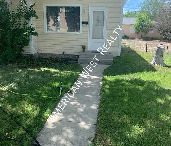 214 N Bernard St — Photo 2