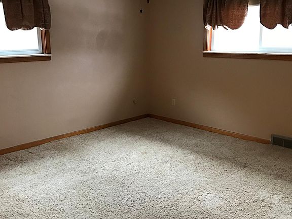 4th image of 932 Lehigh Ave #1