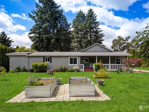 3rd image of 4010 NE 143rd Avenue