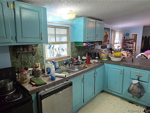 3rd image of 390 Kathleen Rd
