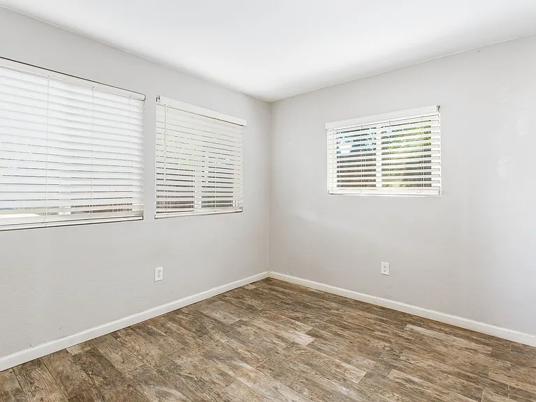 14993 Yucca Ave — Photo 9