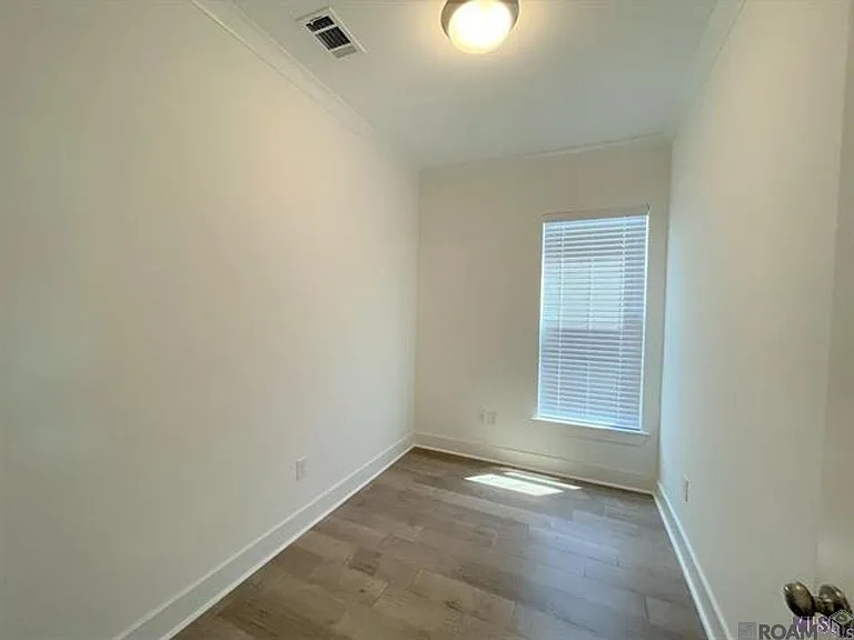 9905 Stonewater Dr — Photo 15