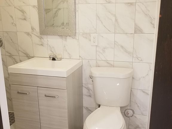 3rd image of 259 Robinson Ave #1
