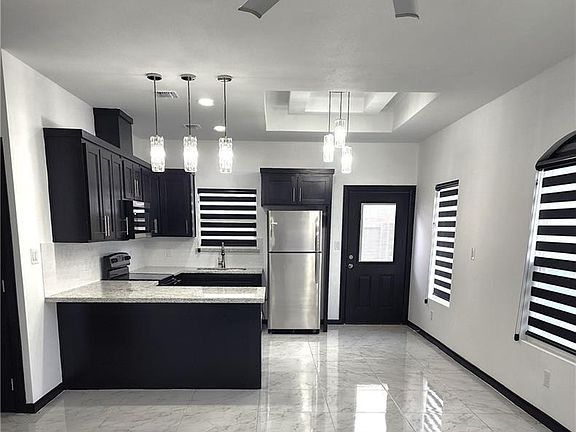 2nd image of 1012 N Woodson Ave #4