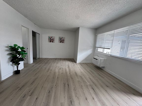 4th image of 6463 Kester Ave #1