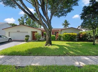 8420 NW 5th St, Pembroke Pines, FL 33024