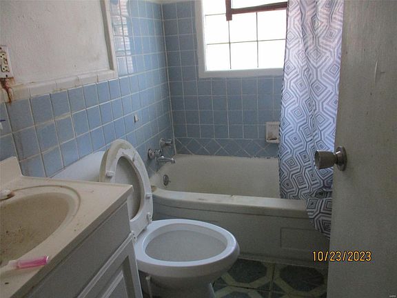 3rd image of 6715 Kenwood Dr