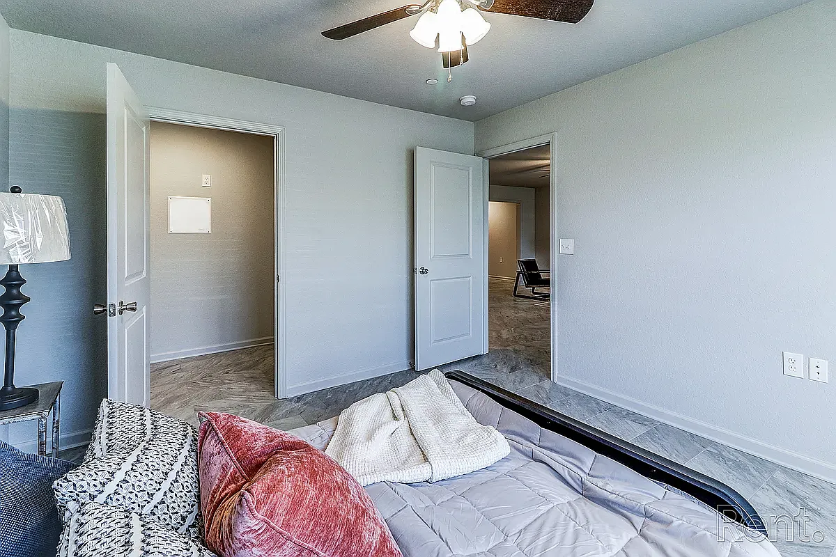 Pine Ridge Luxury Apartments — Photo 4
