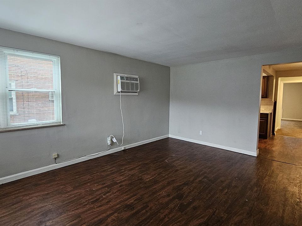 1st image of 3911 E Gatewood Ln APT 1